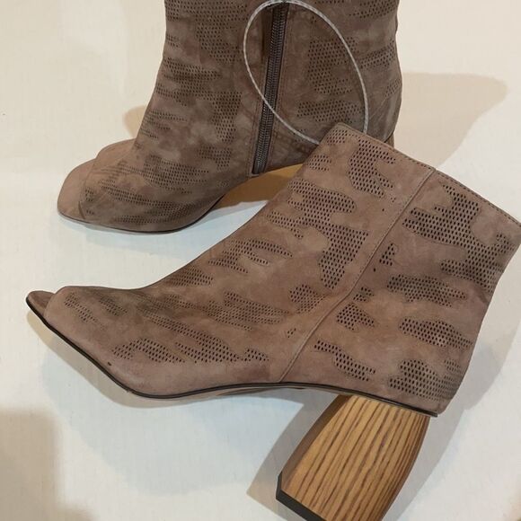 Sanctuary Rock Tonal Camo Suede Toe Block Booties - Picture 4 of 7
